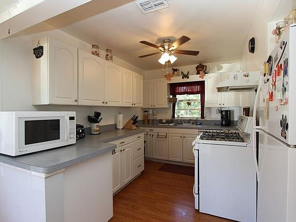 4th image of 421 Brightwood Ave