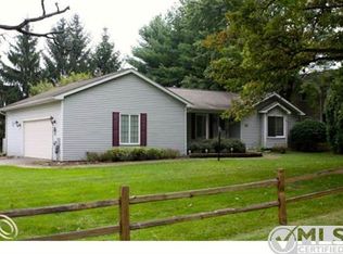 5550 Chickadee Ln, Clarkston, MI