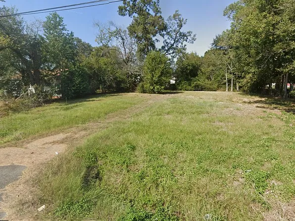 990 Boyd St, Beaumont, TX 77705