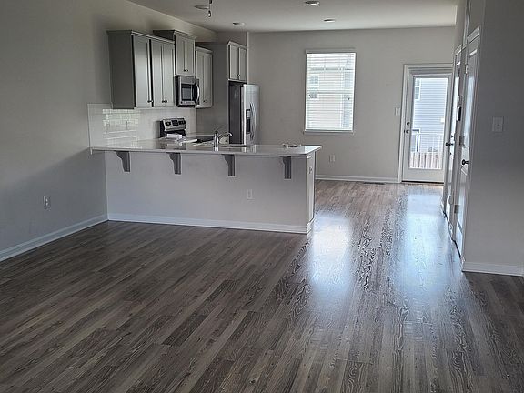 3rd image of 223 Vespucci Ln