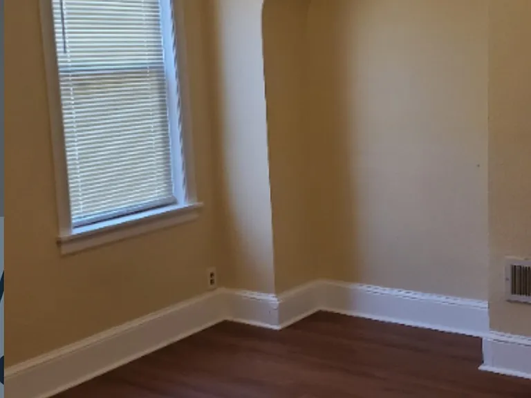 916 E Woodlawn St — Photo 5