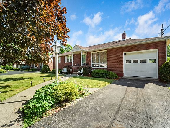 2nd image of 224 Garden Ln
