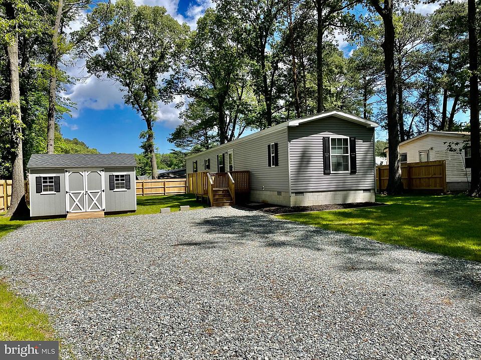 1st image of 211 N Lake Dr