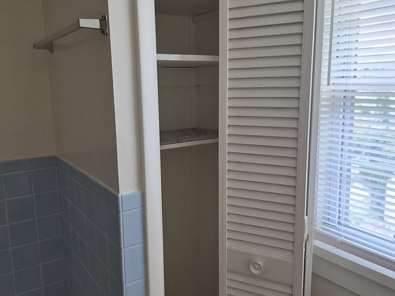 4th image of 806 Columbus Ave NW