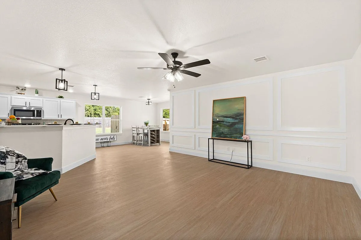 3 bed, 2.0 bath, 1660 sqft, $2,095 — Photo 4