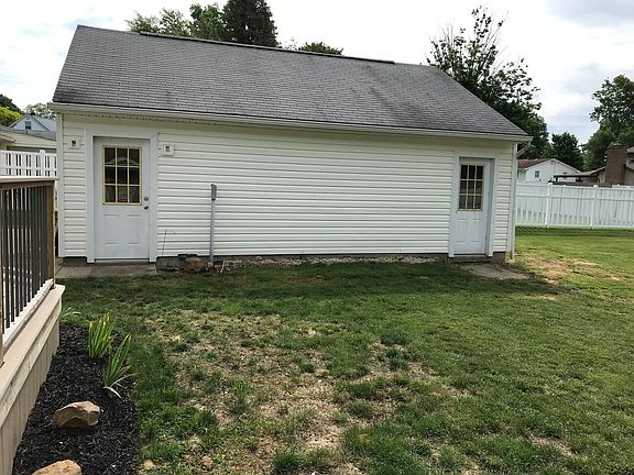 4th image of 18 Deeringwood Dr