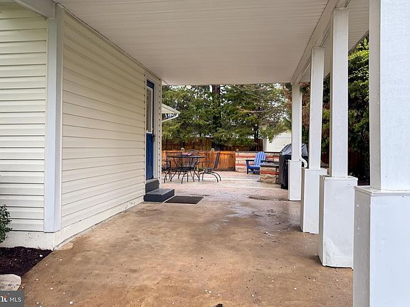 4th image of 3002 Rosemary Ln