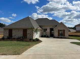 502 Silver Hill Dr, Pearl, MS