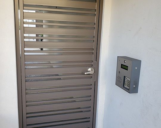 2nd image of 5030 Rosewood Ave #301