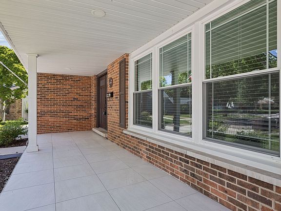 2nd image of 1220 Garden Ct