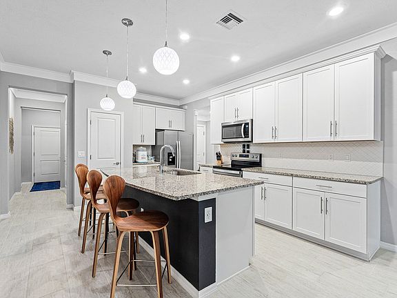 4th image of 2345 Byron Street