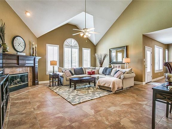 5th image of 1901 Canyon Creek Dr