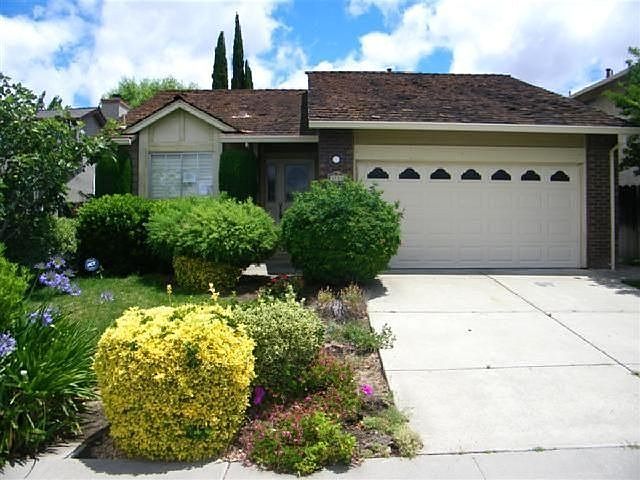 1st image of 3725 Gladstone Dr