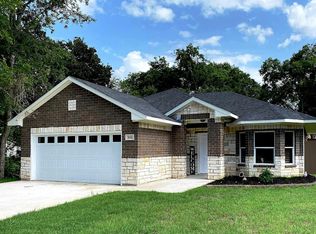 808 E 7th St, Bonham, TX 75418