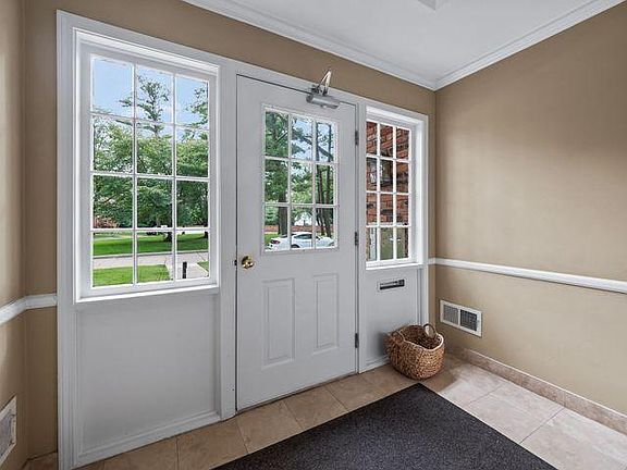 3rd image of 550 Billingsgate Ct APT D-1