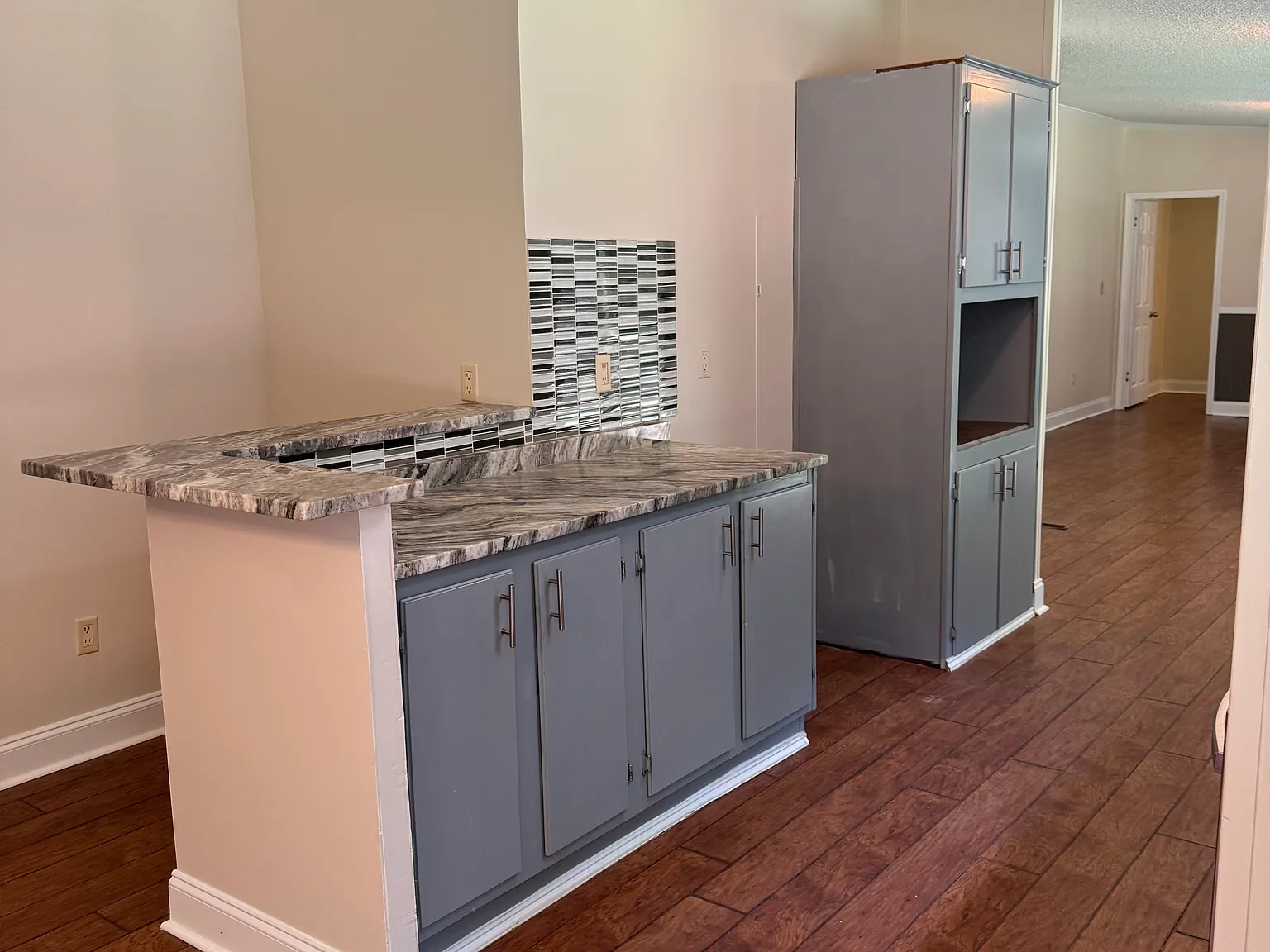 4 bed, 2432 sqft, $2,195 — Photo 4