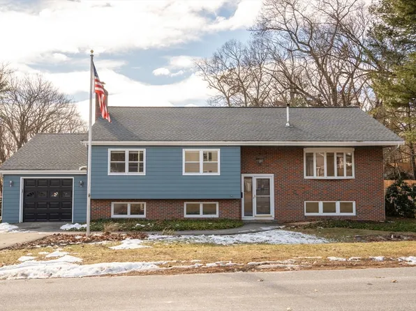 2 Mitton Cir, Andover, MA 01810