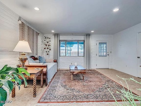 3rd image of 3033 N Cherry Ave #1