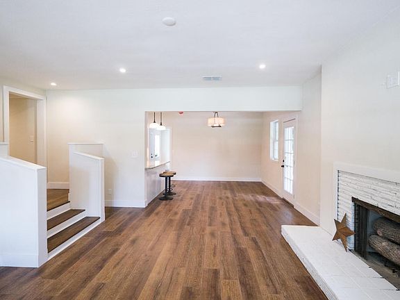 3rd image of 1282 Murray Dr