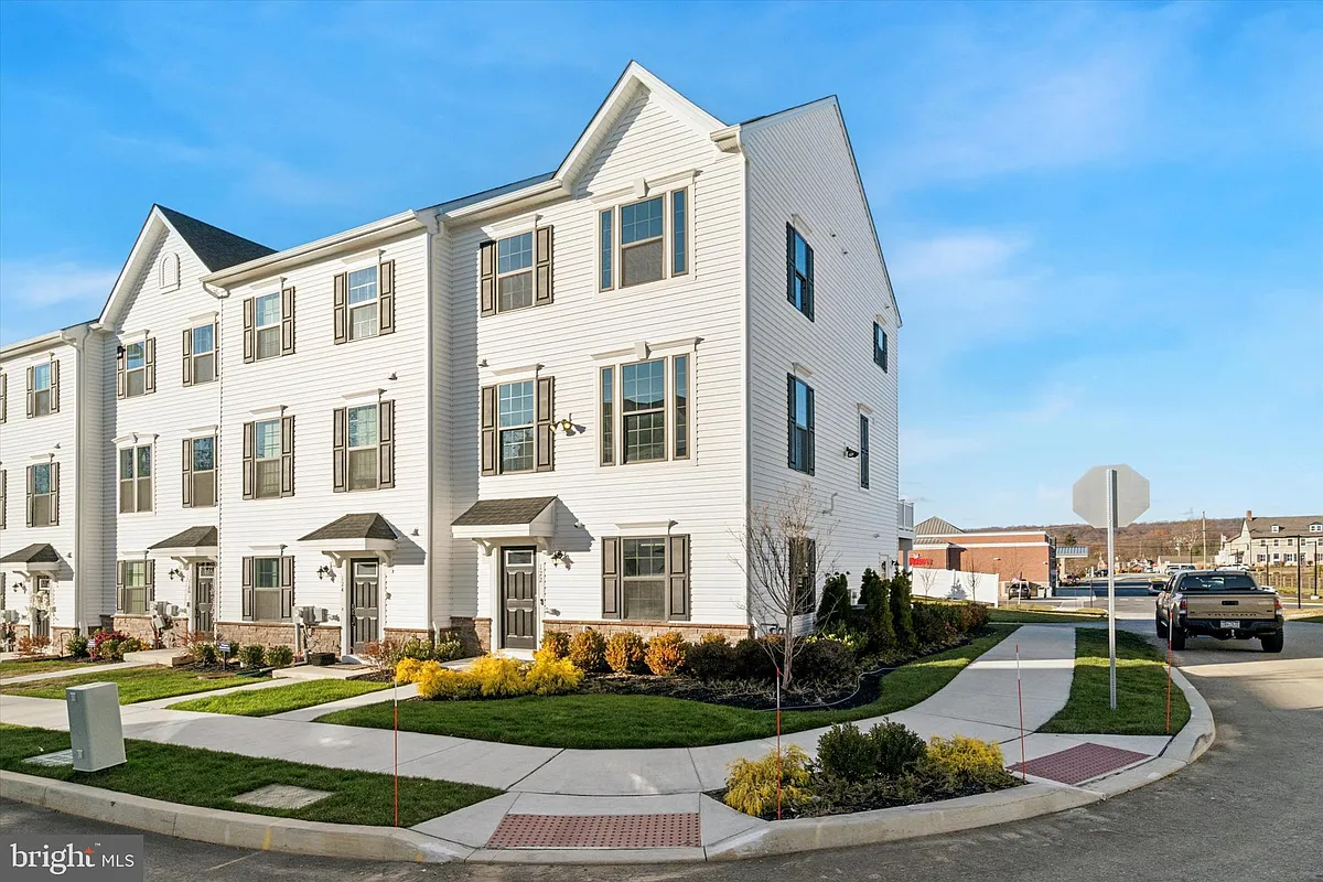 Building Photo - 122 Arcadia Way