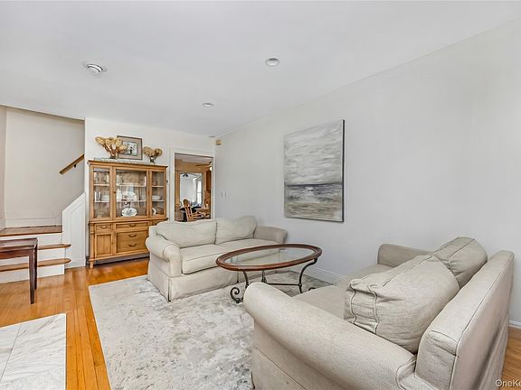 5th image of 32 Buffalo Avenue