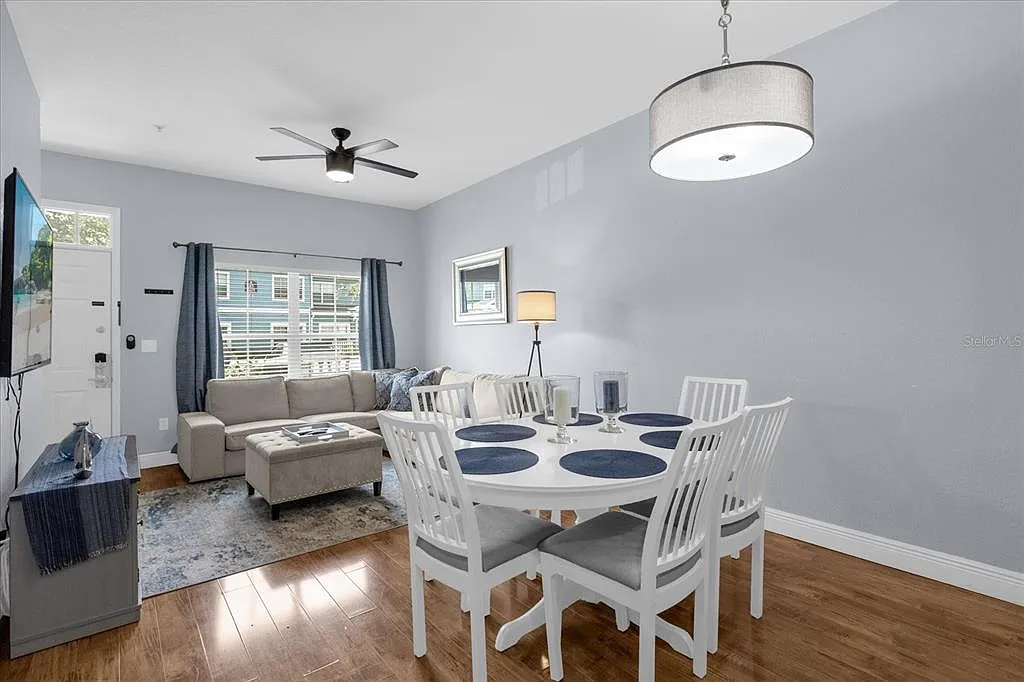 3 bed, 2.0 bath, 1296 sqft, $2,600 — Photo 4