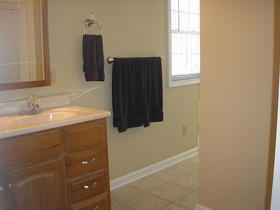 5th image of 105 Blue Bird Ln