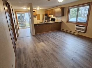 220 E Tyranena Park Rd #B, Lake Mills, WI 53551