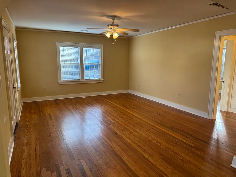 427 E Johnson St — Photo 3