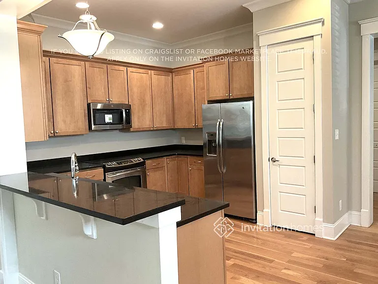 504 Camellia St — Photo 10