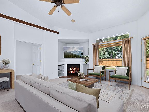 4th image of 2338 E Poppy Hills St