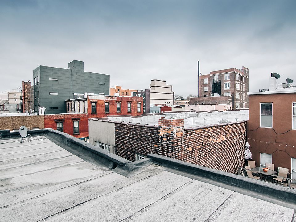 2nd image of 227 Leonard St