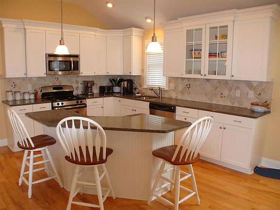2nd image of 118 55th St #W