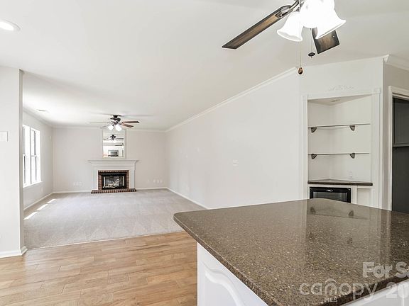 5th image of 125 Rose St