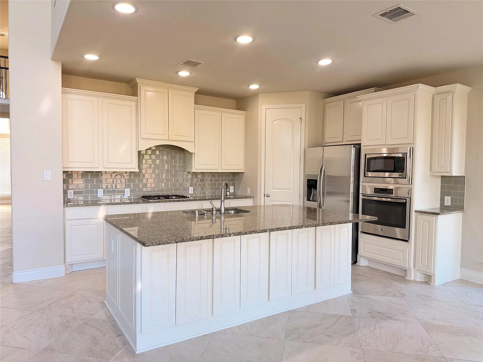 4 bed, 3.5 bath, 2929 sqft, $3,300 — Photo 2
