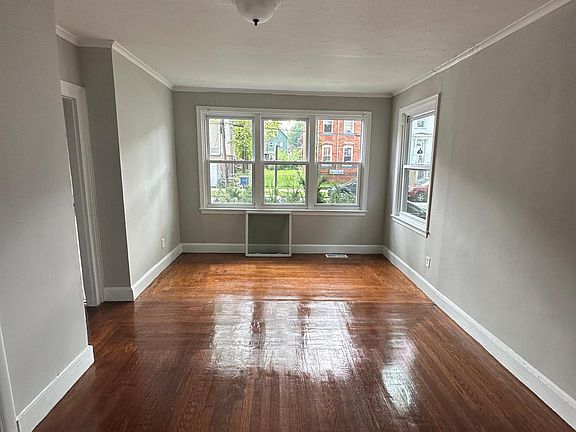 4th image of 271 Davenport Ave #A