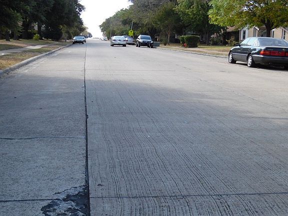 4th image of 2614 Sam Houston Dr