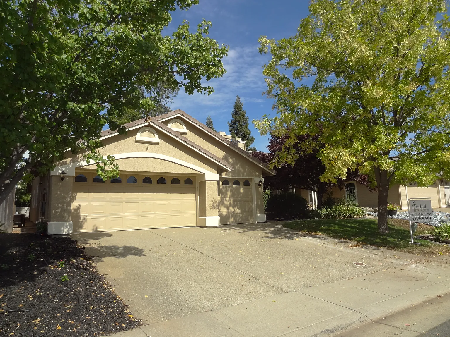 1495 Cobblestone Dr photo 1