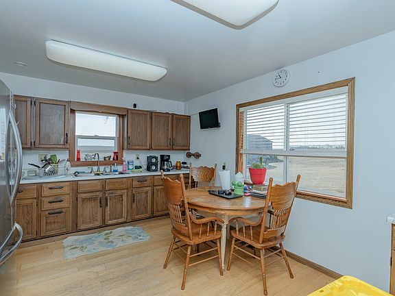 5th image of 2465 380th St