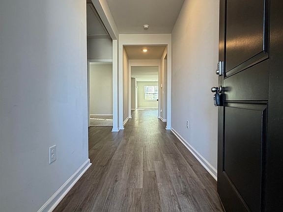 3rd image of 511 Meadowgrass Ct.