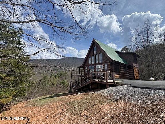 3rd image of 3059 Perry Circle Ln