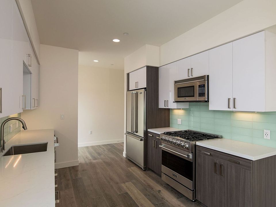 1st image of 1122 Pico Blvd #205