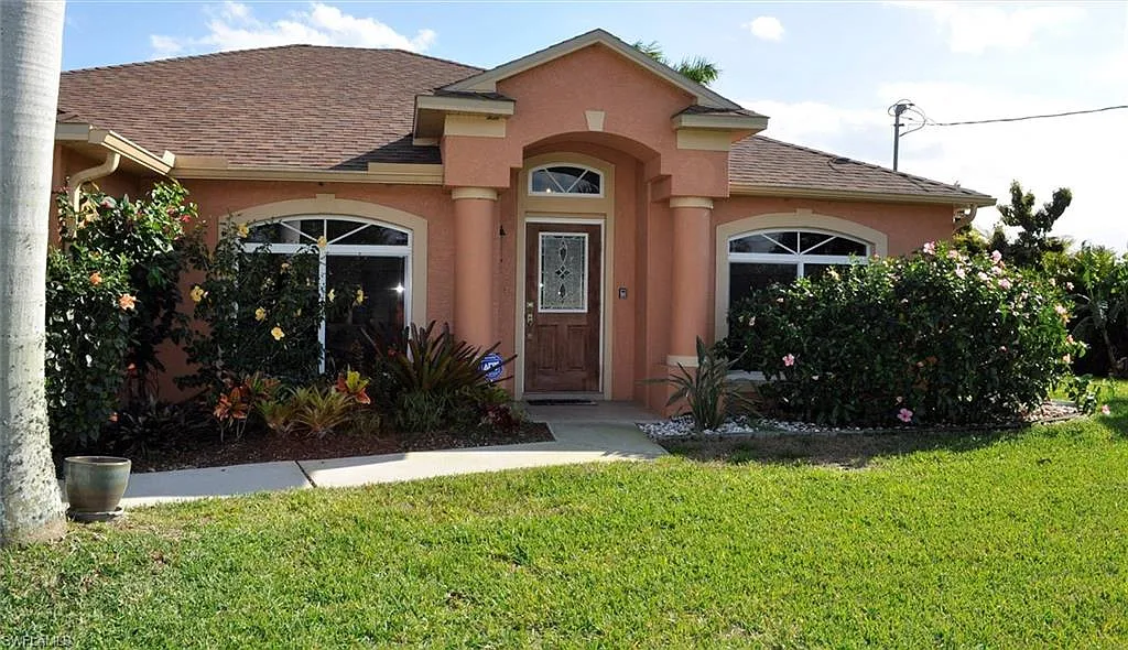 4 bed, 2.0 bath, 2092 sqft, $3,200 — Photo 1