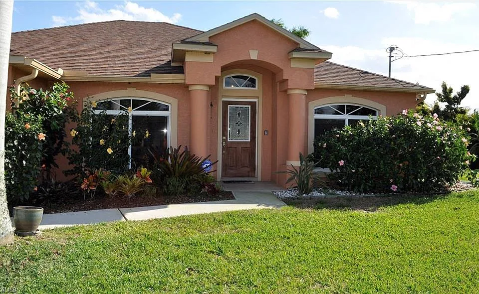 826 SW 32nd Ter