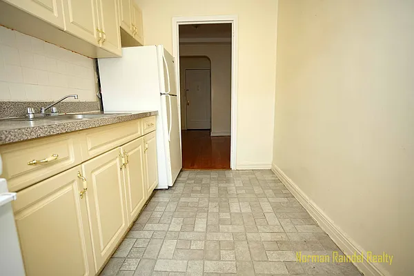 Rented by Norman Raindel, LREB | media 45