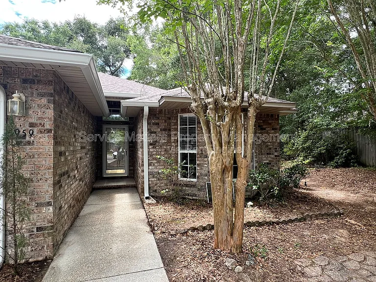5959 Sleepy Hollow Ct — Photo 2