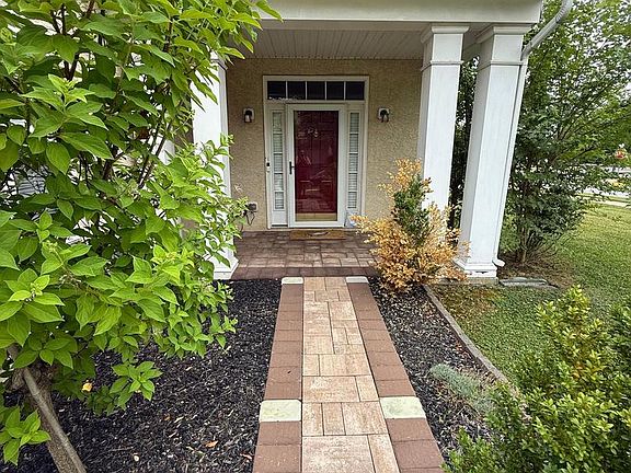 3rd image of 166 Springfield Cir