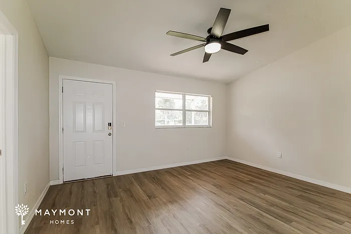 3 bed, 1.0 bath, 1008 sqft, $1,745 — Photo 3