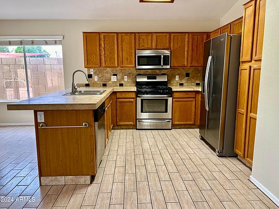 5th image of 9173 W CHARLESTON Avenue