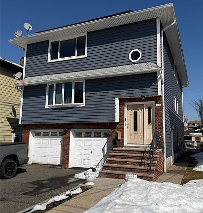 2nd image of 79 Hunter St